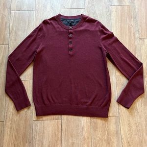Banana Republic Men’s Maroon pullover sweater with buttons